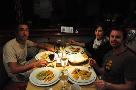 Hora do jantar ao largo da Ilha de Darwin, em Galápagos